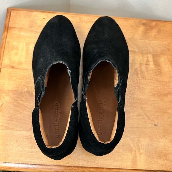 GENTLE SOULS BY KENNETH COLE NARA BLACK SUEDE BOOTIE WEDGE 2” HEEL SZ 11‎ - Picture 2 of 6